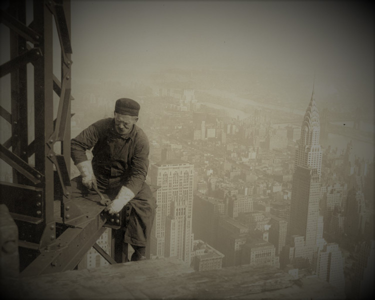 New York, 1930. By Lewis Hine [Public domain], via Wikimedia Commons